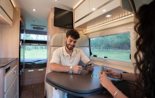 Interior zona comedor Giottivan 60B Camper