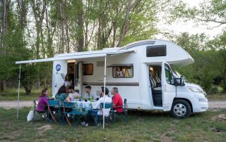 Exterior de la Giottiline Siena 435 con toldo fiamma